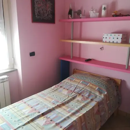 ホームステイ Elena House
